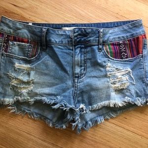 Shorts with pocket detail